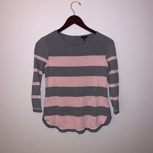 Light casual sweater style top